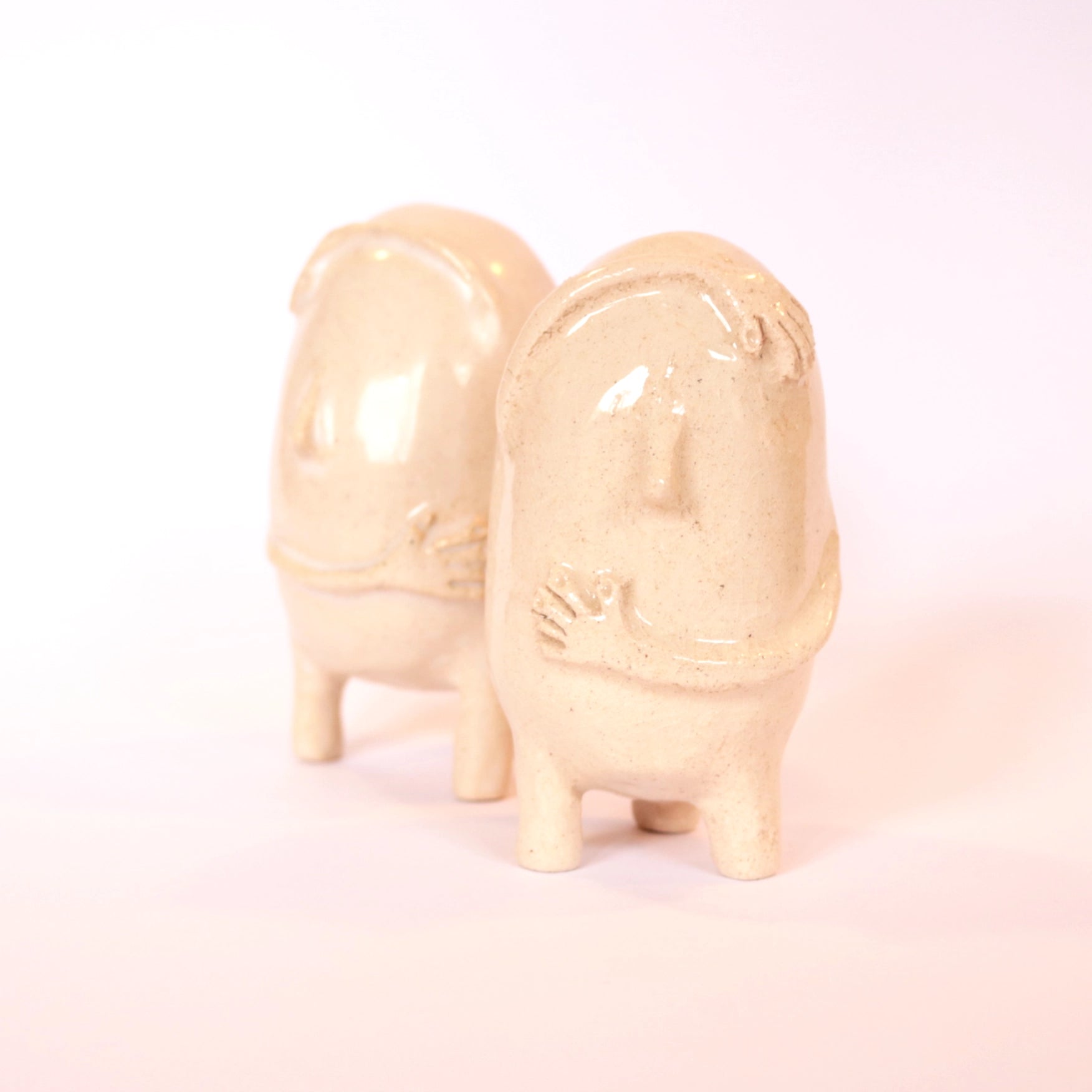 NÃO SOU RITA - 'Hug Couple' Ceramic Art