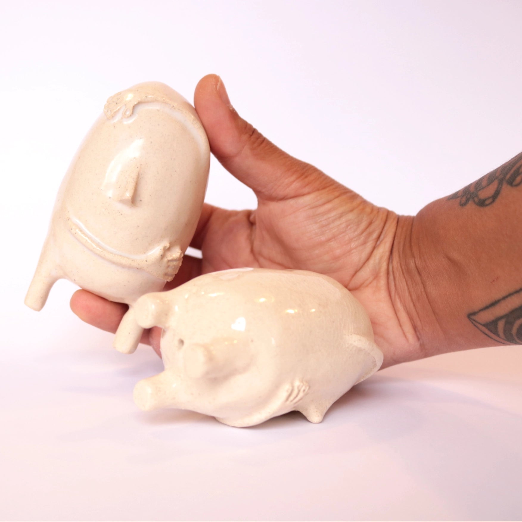 NÃO SOU RITA - 'Hug Couple' Ceramic Art