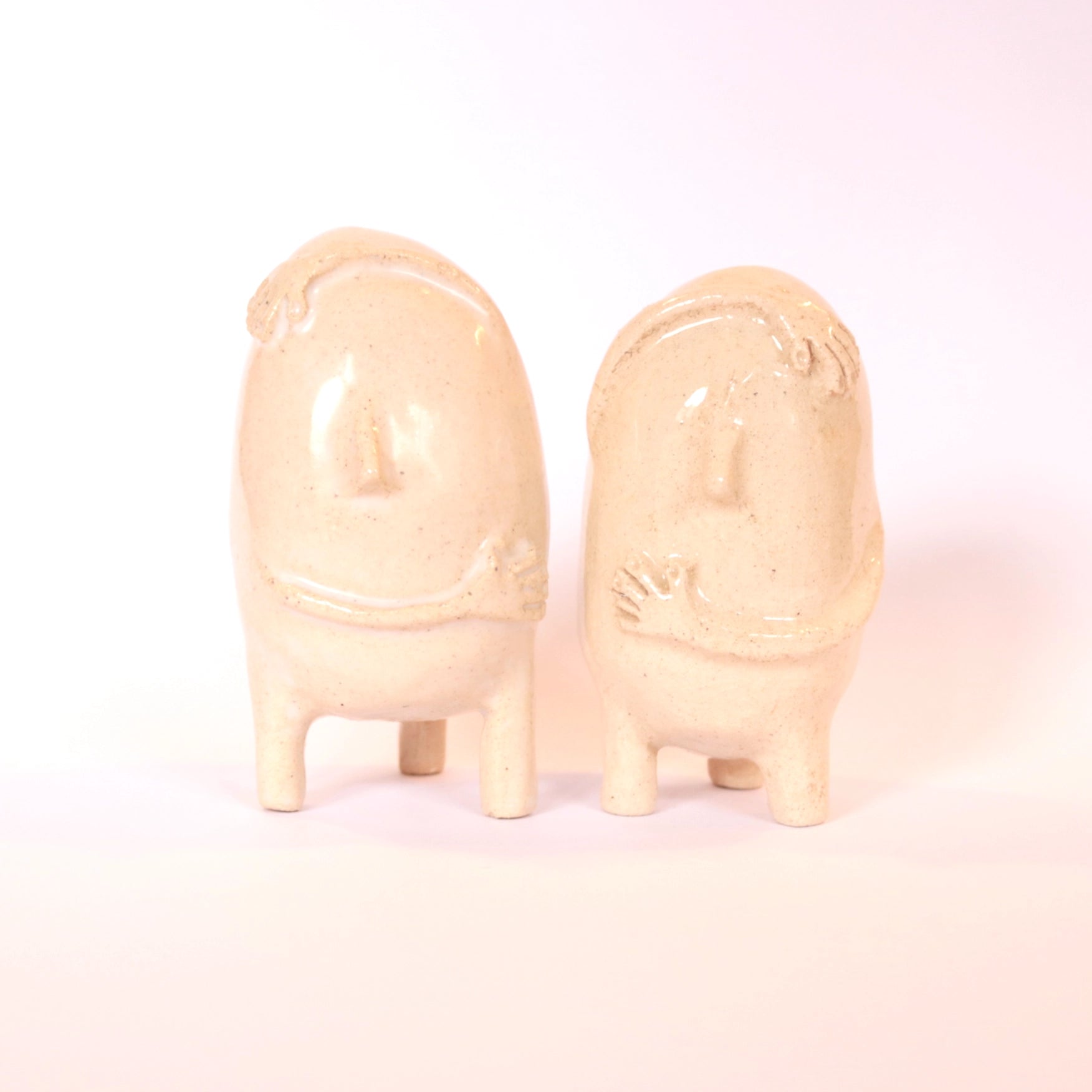 NÃO SOU RITA - 'Hug Couple' Ceramic Art
