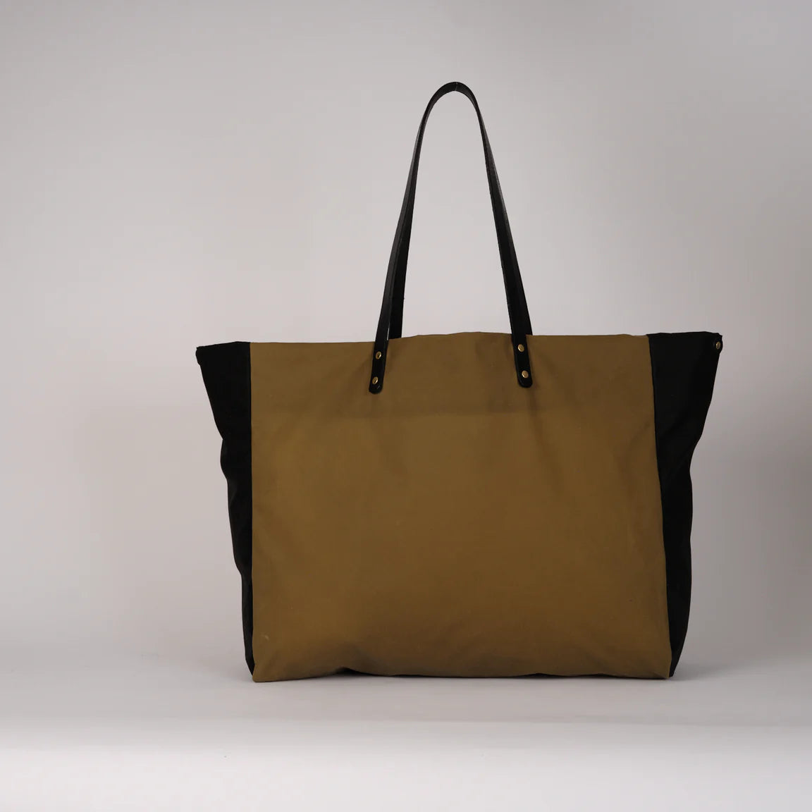 Kate Sheridan - Giga Tote - Sand/ Black Colourblock