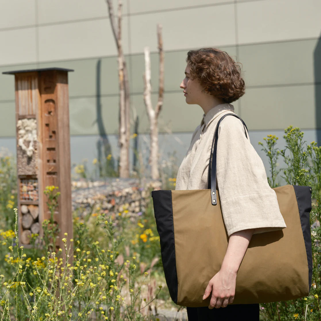 Kate Sheridan - Giga Tote - Sand/ Black Colourblock