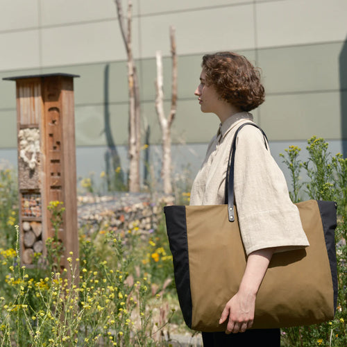 Kate Sheridan - Giga Tote - Sand/ Black Colourblock